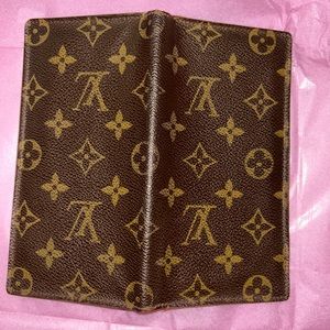✨✨AUTHENTIC Louis Vuitton Vertical Wallet